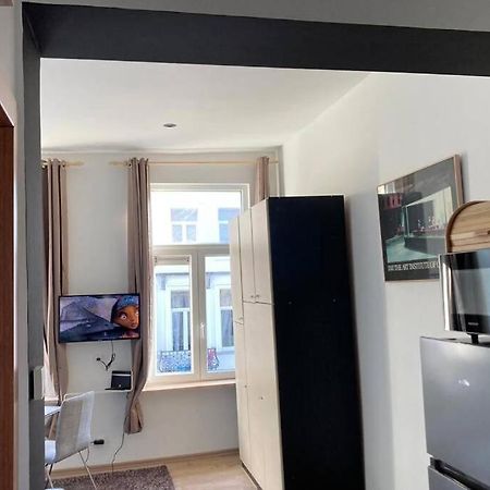 Magnifique Studio Au 2Eme Etage, A Proximite De La Gare Du Midi! Брюксел Екстериор снимка