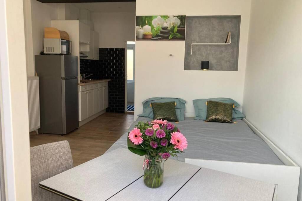 Magnifique Studio Au 2Eme Etage, A Proximite De La Gare Du Midi! Брюксел Екстериор снимка