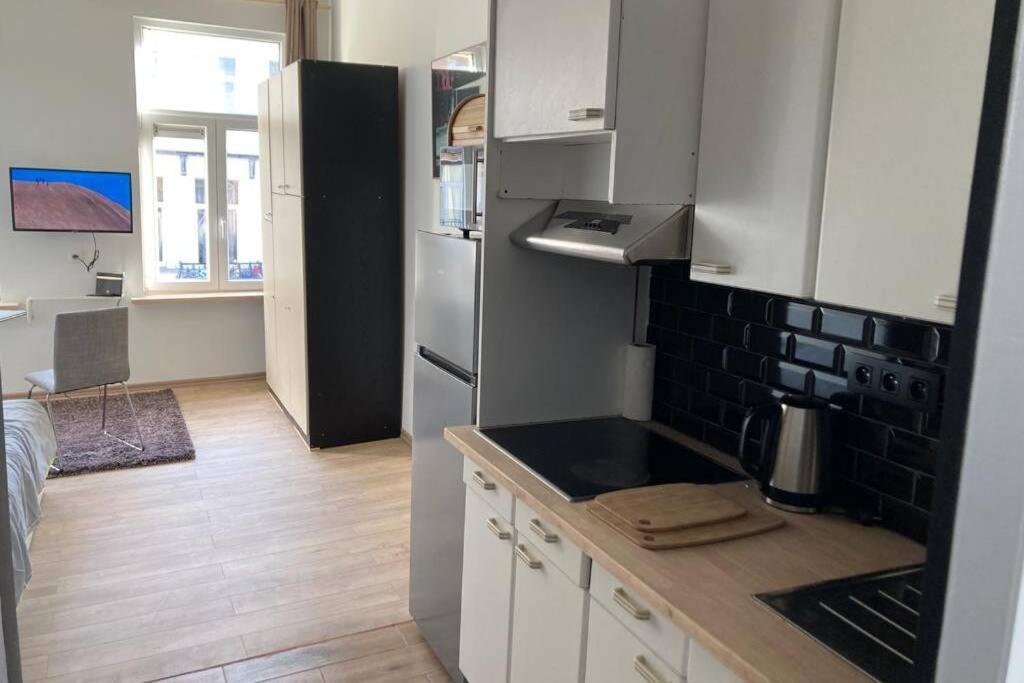 Magnifique Studio Au 2Eme Etage, A Proximite De La Gare Du Midi! Брюксел Екстериор снимка